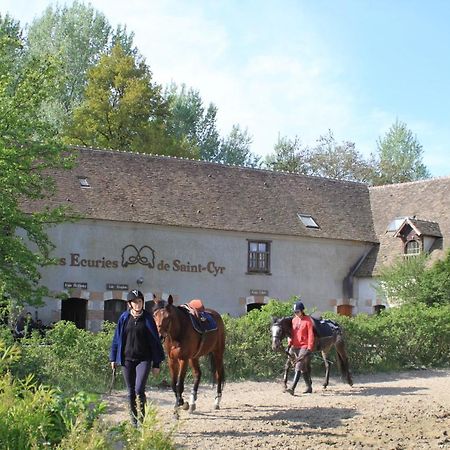 Gîte d'étape Ecuries de St Cyr La Ferté-Saint-Cyr Esterno foto
