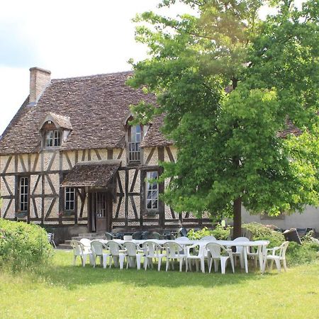 Gîte d'étape Ecuries de St Cyr La Ferté-Saint-Cyr Esterno foto