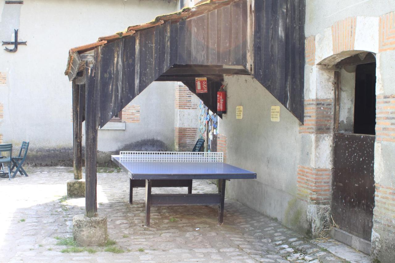 Gîte d'étape Ecuries de St Cyr La Ferté-Saint-Cyr Esterno foto