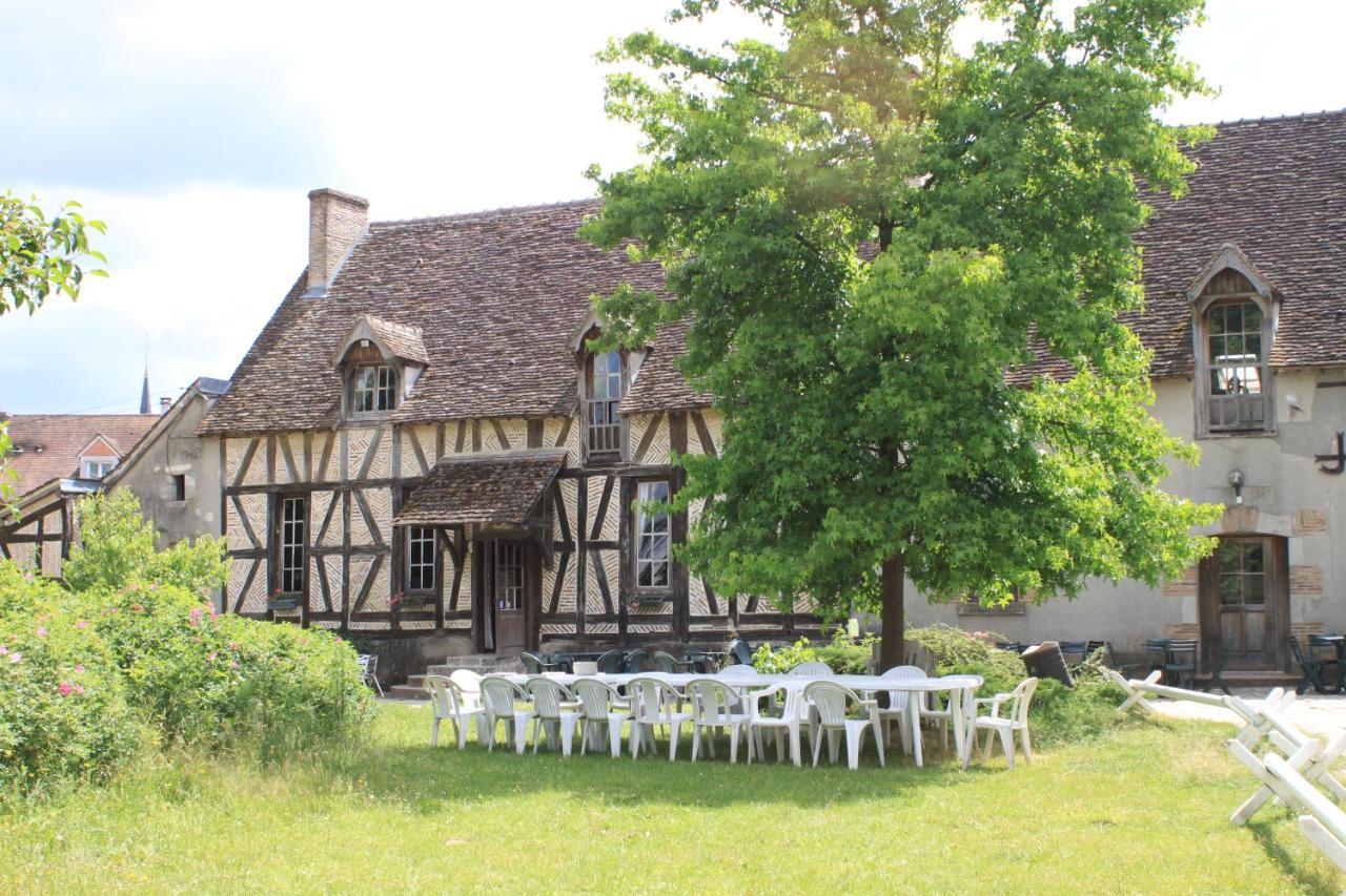 Gîte d'étape Ecuries de St Cyr La Ferté-Saint-Cyr Esterno foto